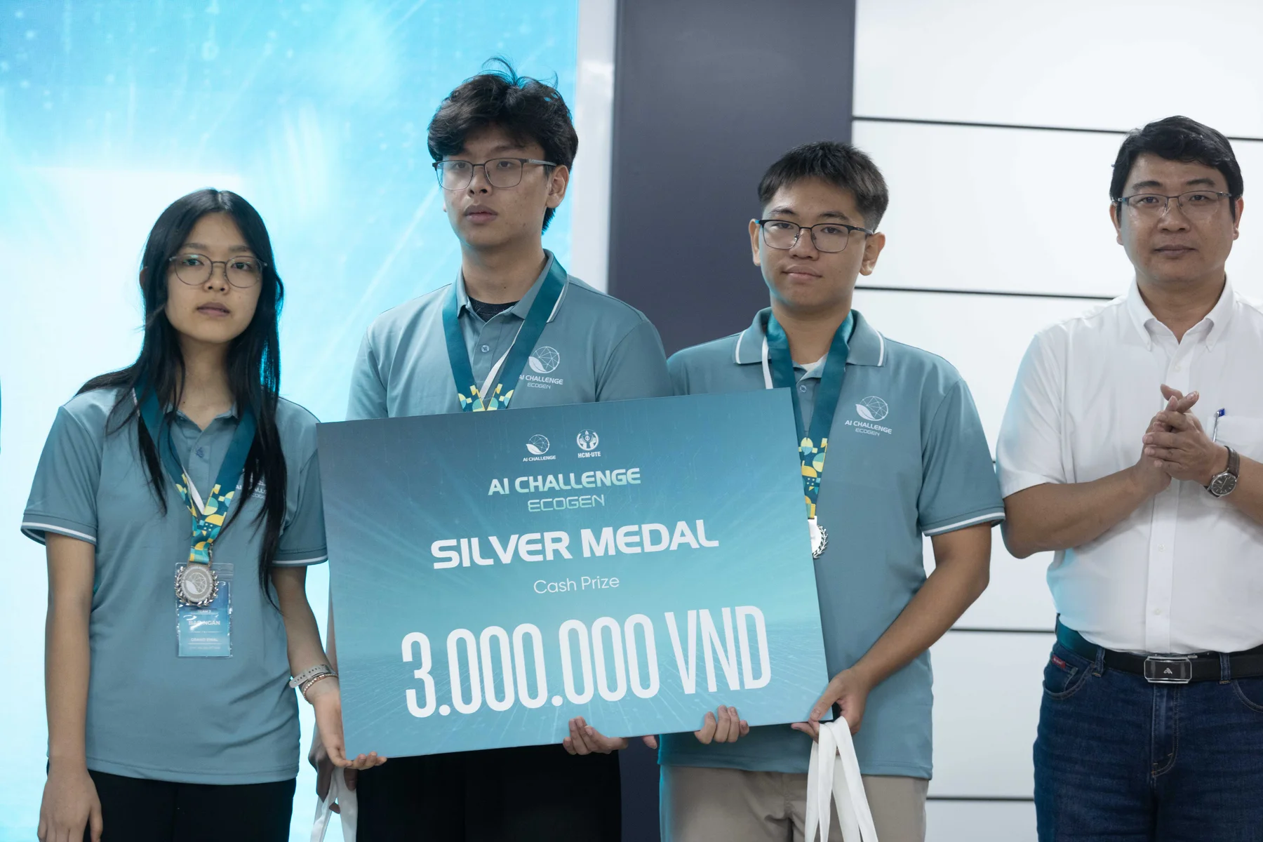The HCMC-FloodRoute team receiving the silver medal award