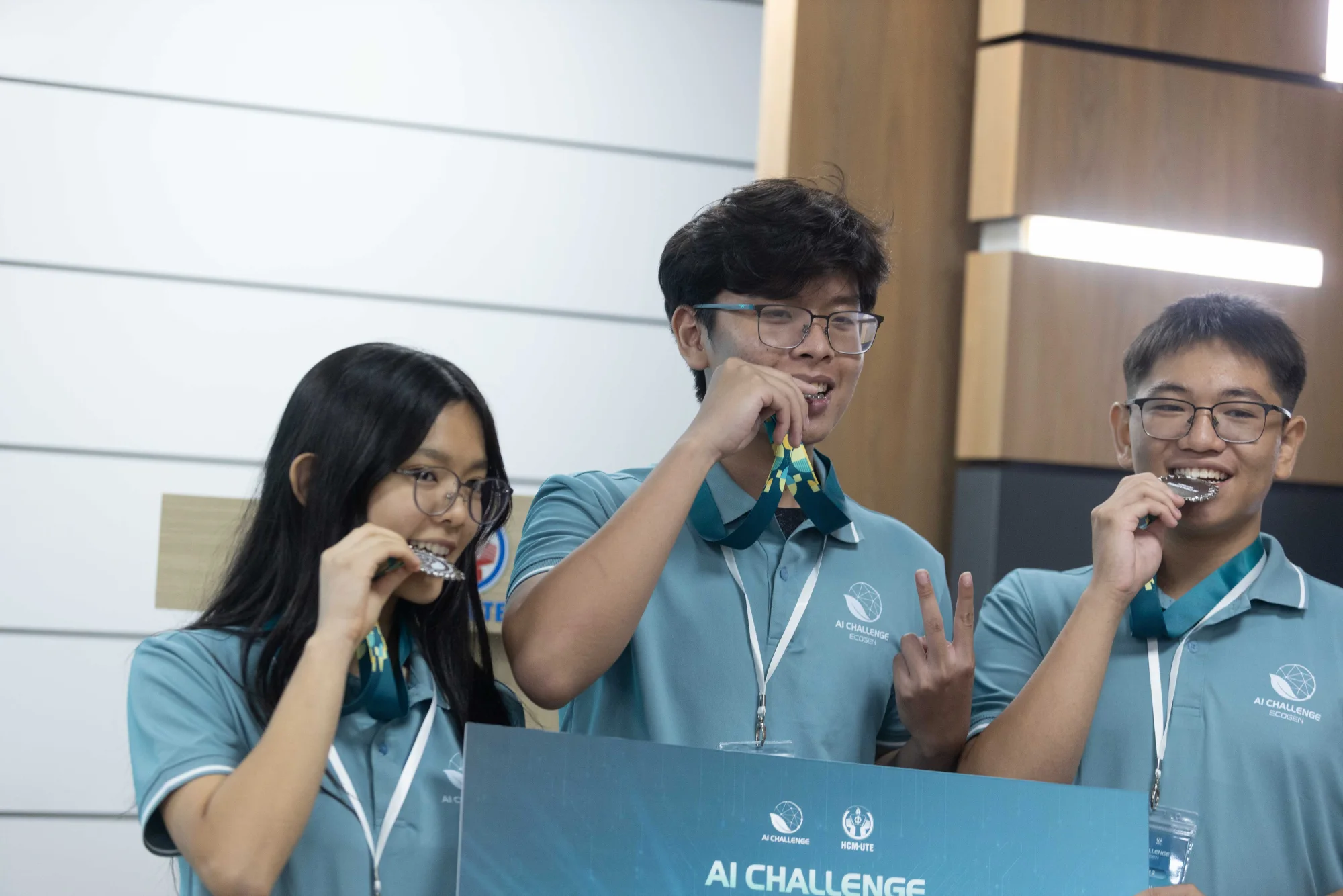 HCMC-FloodRoute team during the presentation